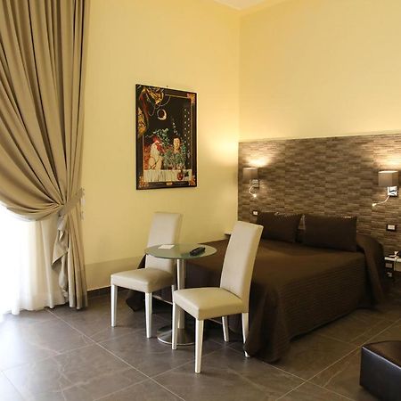 Boutique Hotel Piazza Carita ナポリ エクステリア 写真