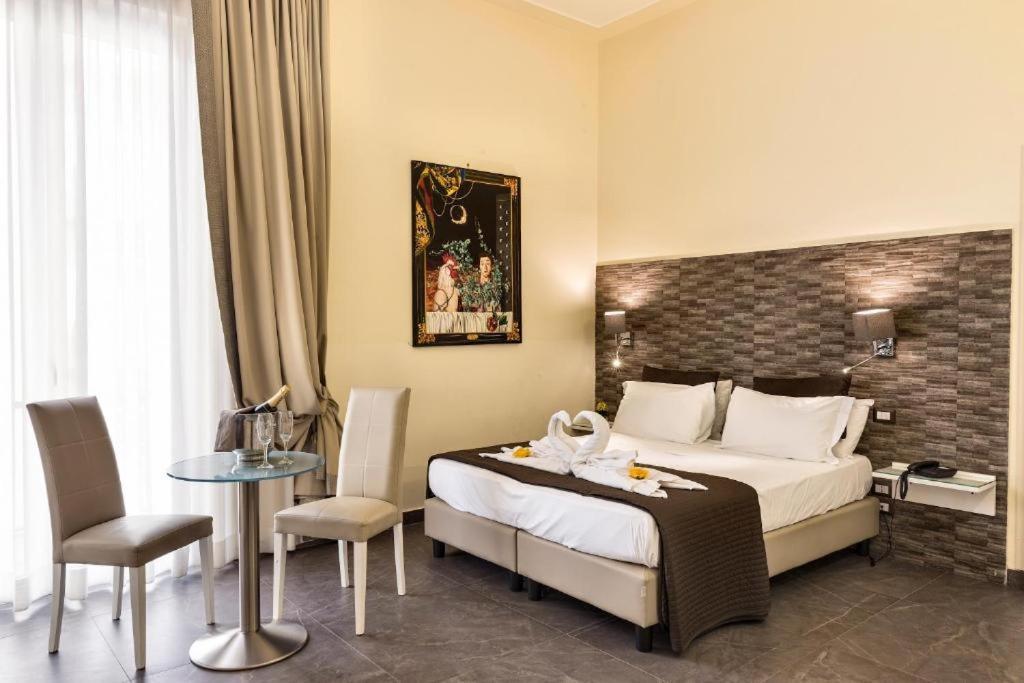 Boutique Hotel Piazza Carita ナポリ エクステリア 写真