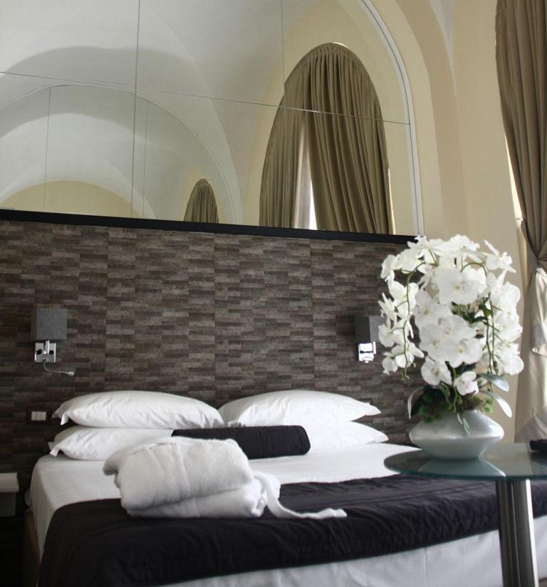 Boutique Hotel Piazza Carita ナポリ エクステリア 写真