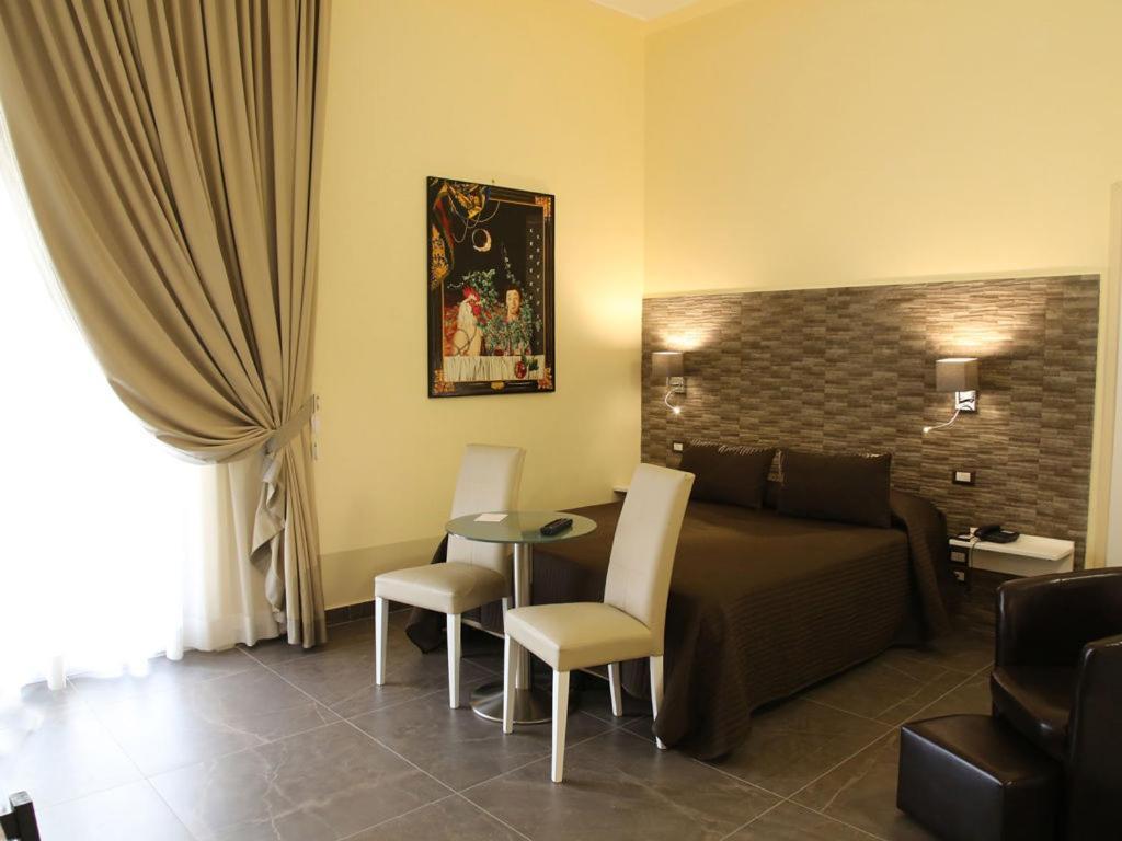 Boutique Hotel Piazza Carita ナポリ エクステリア 写真