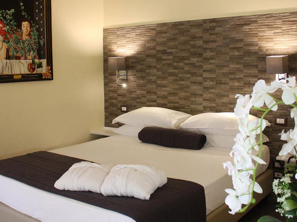 Boutique Hotel Piazza Carita ナポリ エクステリア 写真